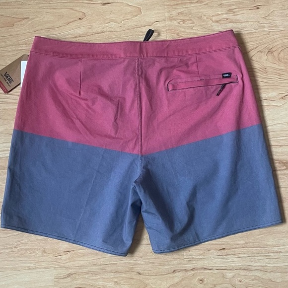Vans Men’s Board shorts NWT Size 38 Colorblock Blue & Red - Picture 3 of 5